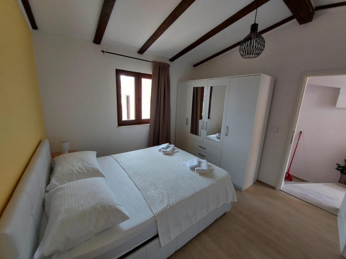 Holiday House Pag Zubovići Buitenkant foto